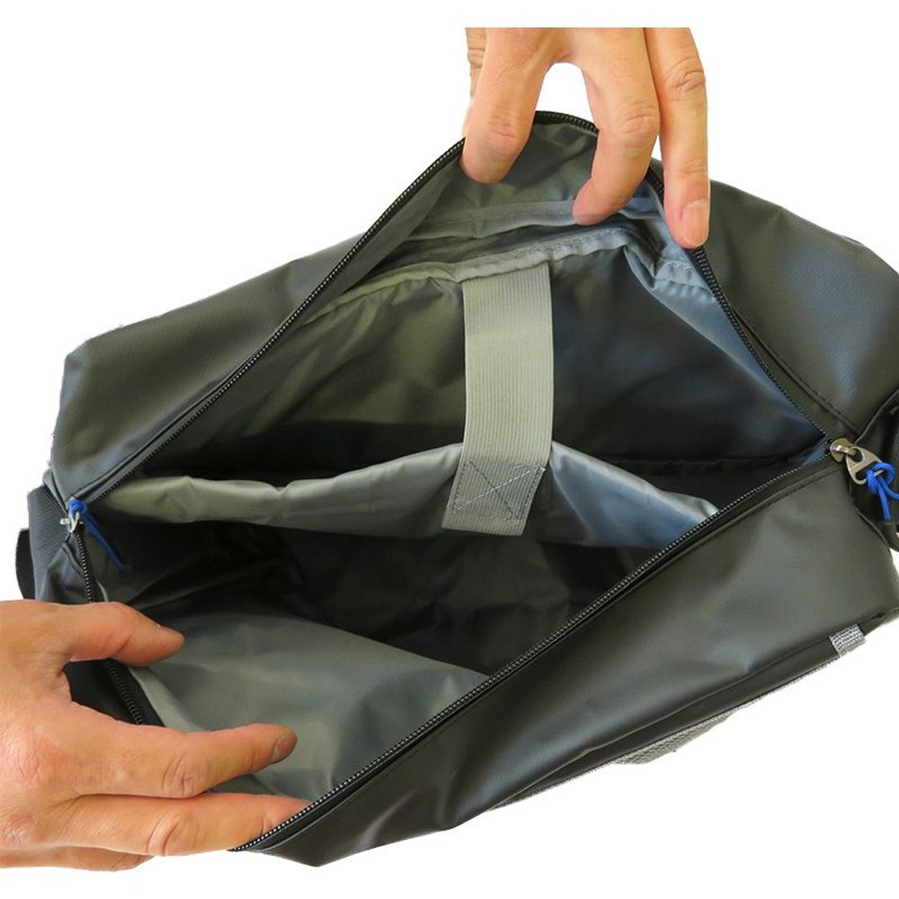 防水生地を使ったメッセンジャーバッグ　Ｔ11, ブラック, 約16L