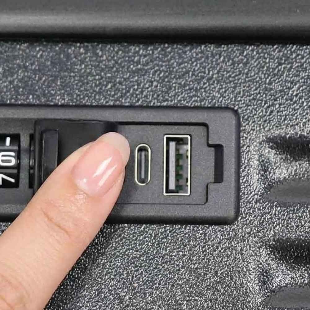 ＵＳＢポート付きキャリーケース　Ｍサイズ, ブラック, M