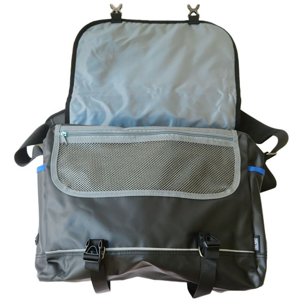 防水生地を使ったメッセンジャーバッグ　Ｔ11, ブラック, 約16L