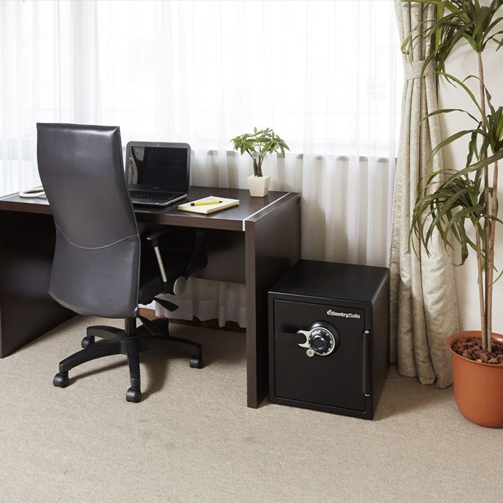 【期間限定特別価格】【開梱・設置費込】セントリー耐火・耐水金庫  JFW123DE ダイヤル式 1時間耐火 33.6L【メーカー直送・代引不可】, ブラック, 33.6L